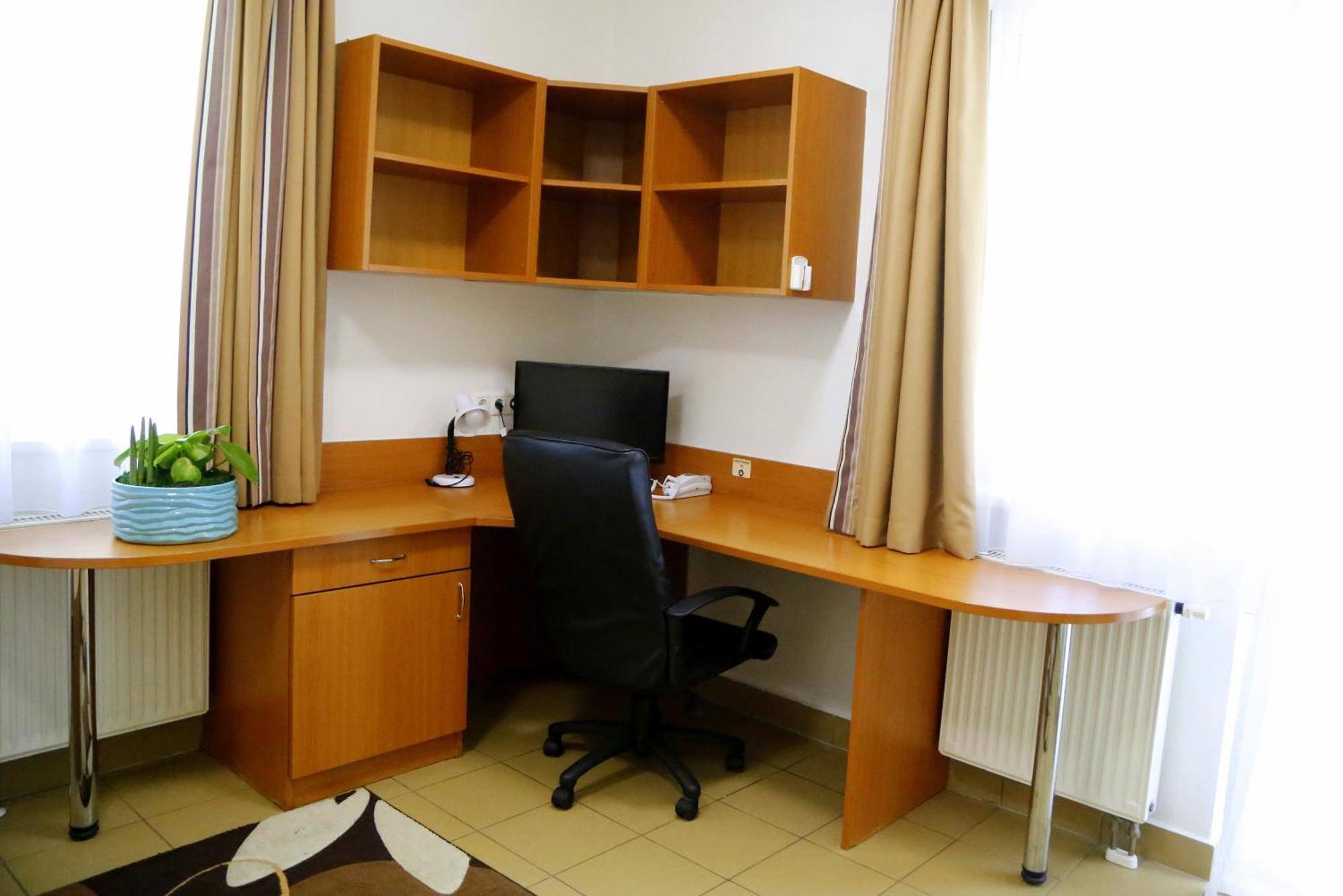 Auguszta Hotel Дебрецен Экстерьер фото
