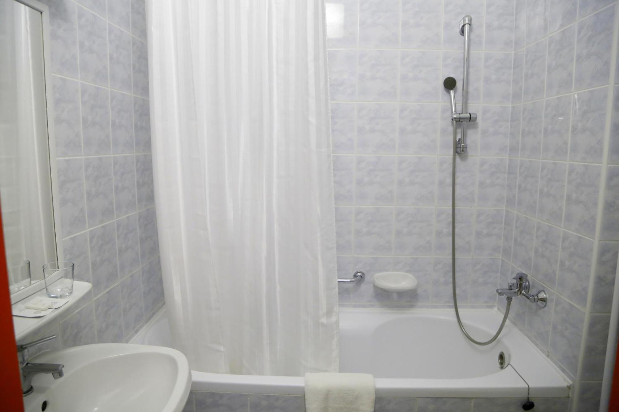 Auguszta Hotel Дебрецен Экстерьер фото