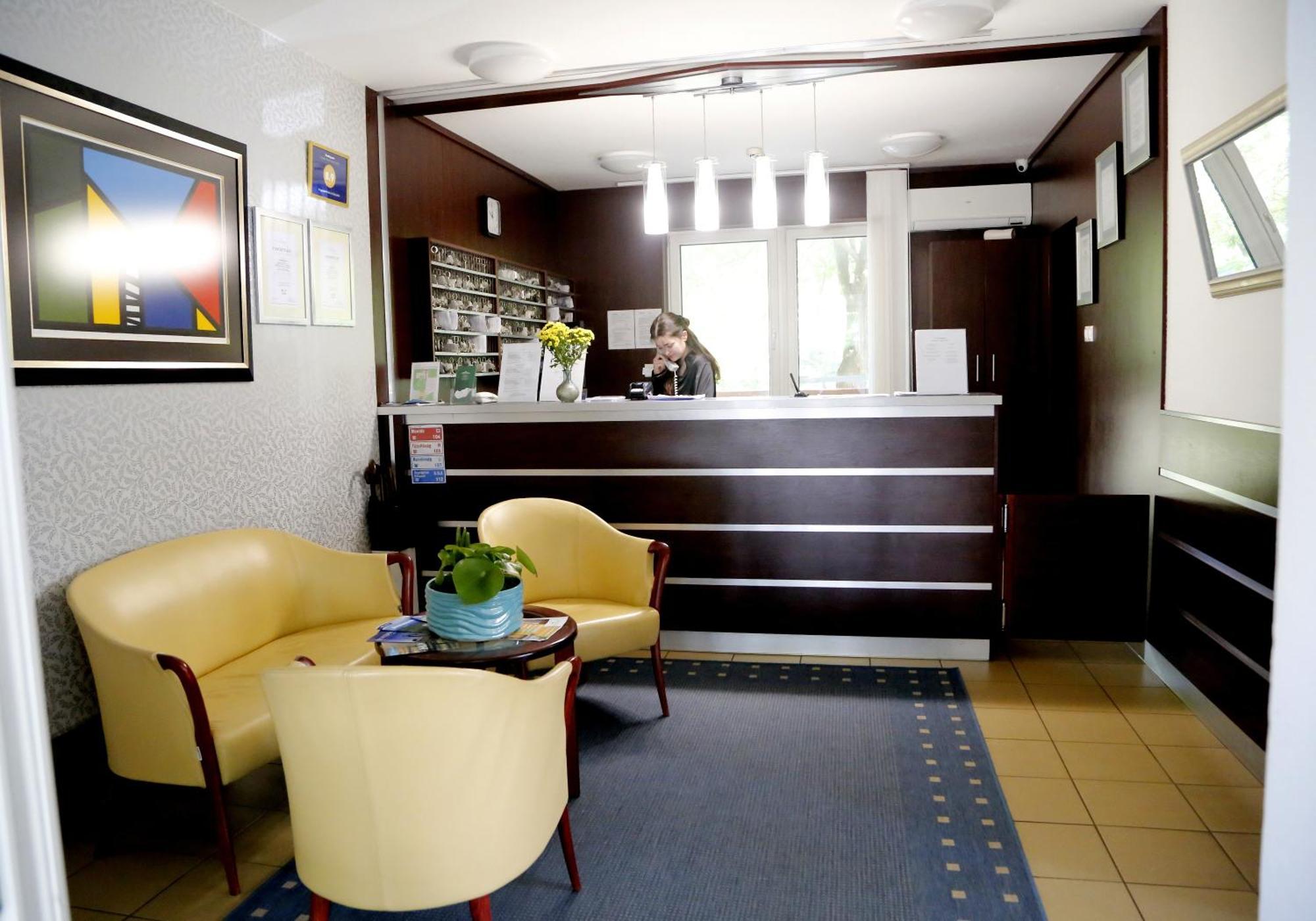 Auguszta Hotel Дебрецен Экстерьер фото