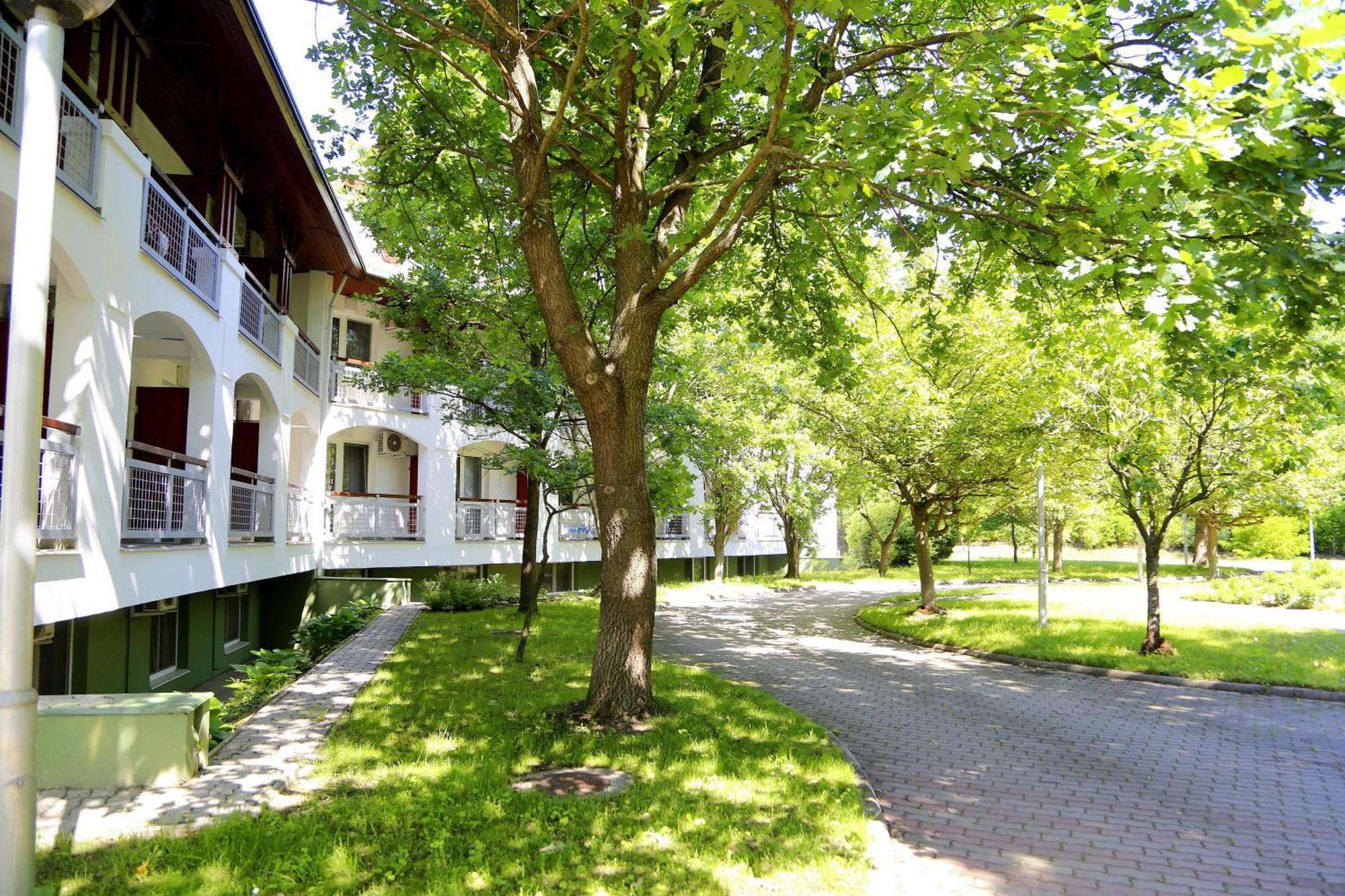 Auguszta Hotel Дебрецен Экстерьер фото