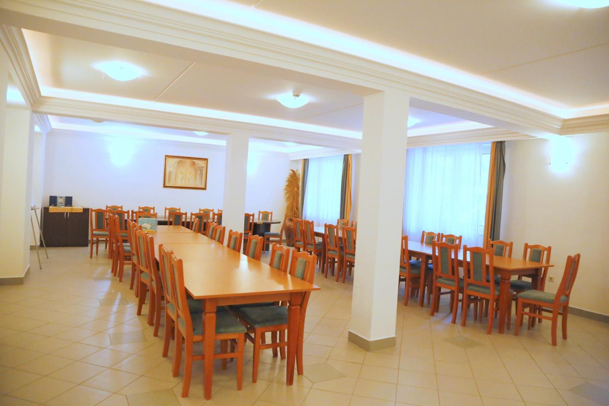 Auguszta Hotel Дебрецен Экстерьер фото