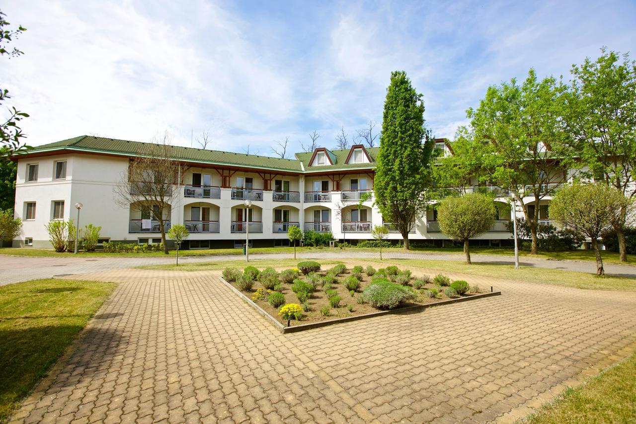 Auguszta Hotel Дебрецен Экстерьер фото