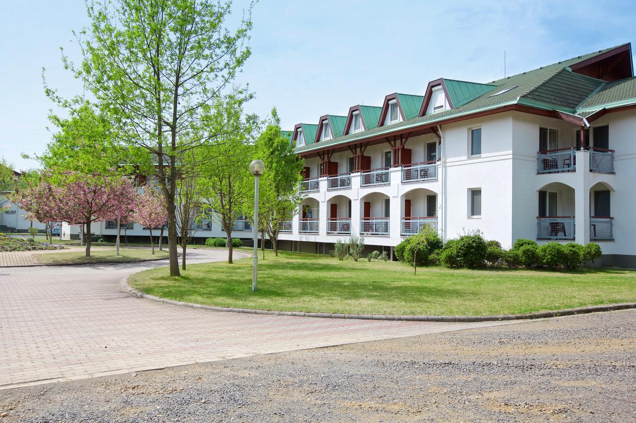Auguszta Hotel Дебрецен Экстерьер фото
