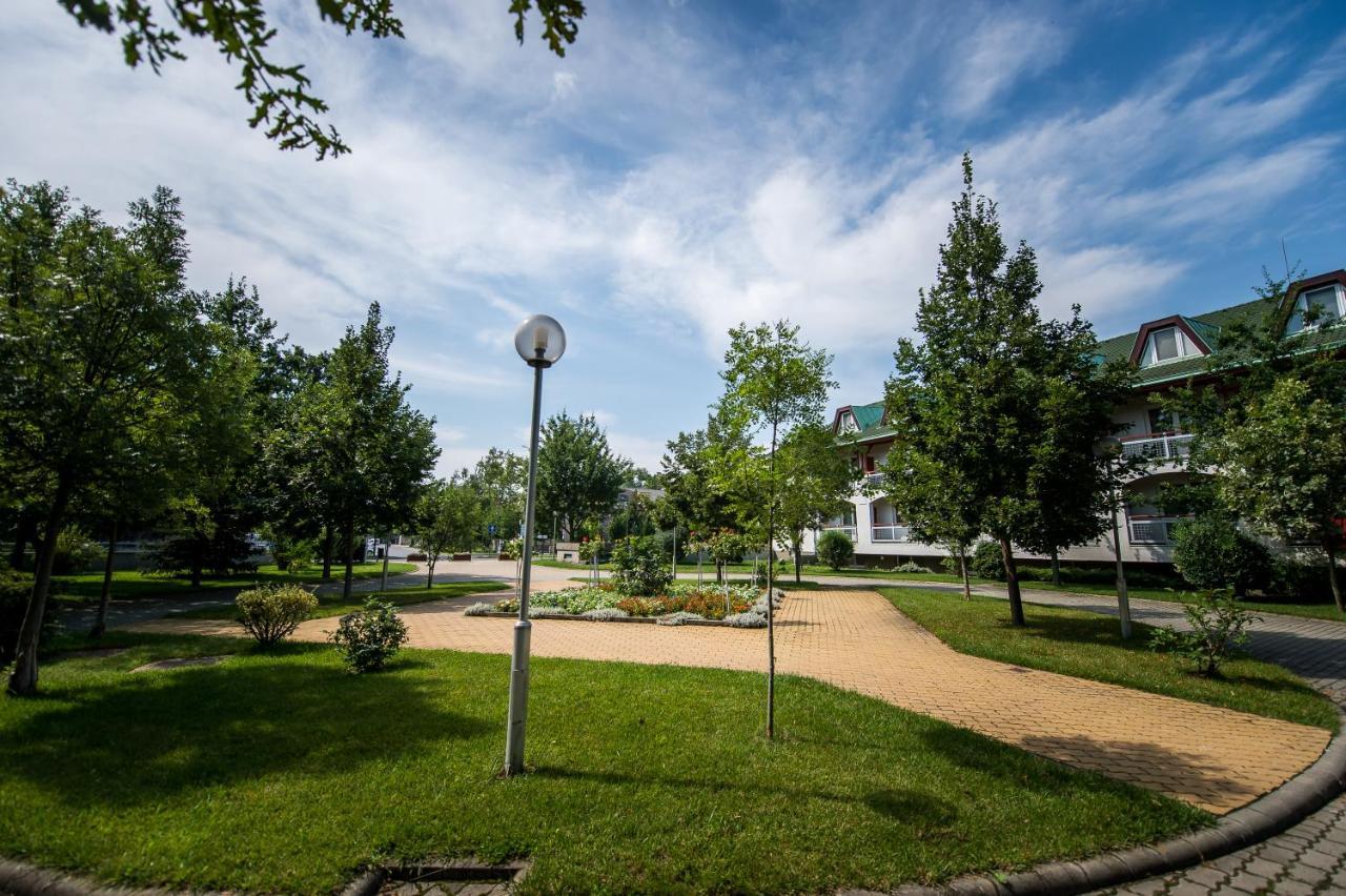 Auguszta Hotel Дебрецен Экстерьер фото
